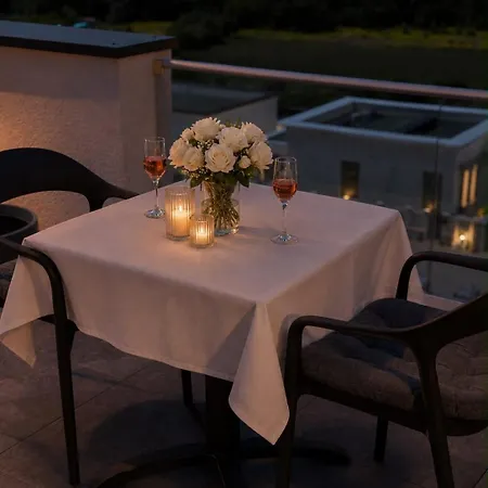 Eclat Boutique Jacuzzi Apartment *