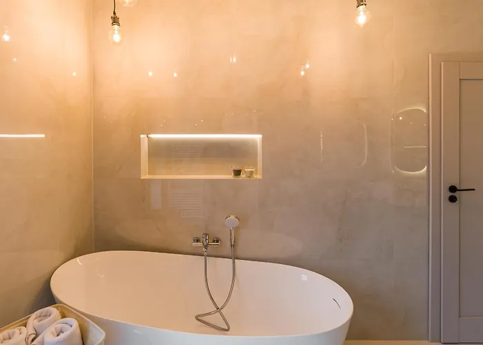 Eclat Butique Jacuzzi Apartment