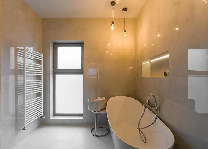 Eclat Butique Jacuzzi Apartment *