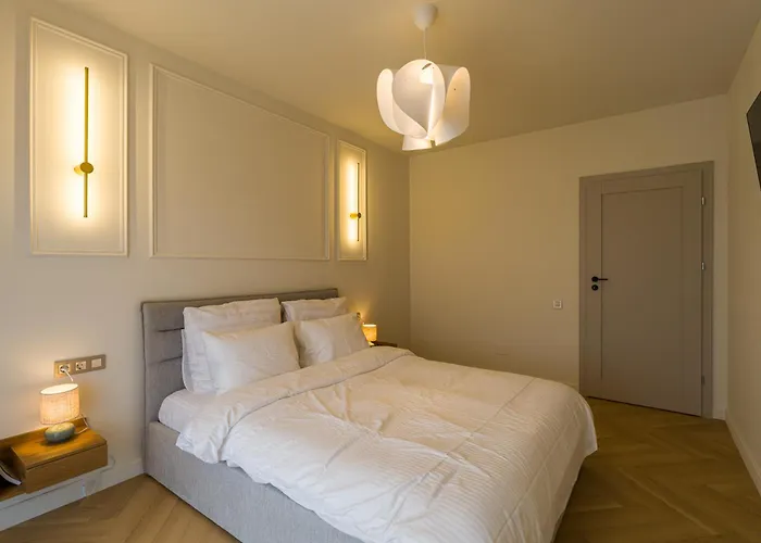 Eclat Butique Jacuzzi Apartment *