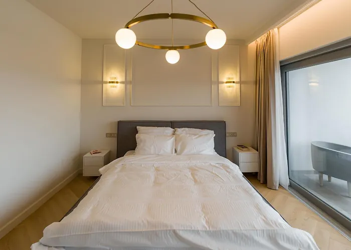 Eclat Butique Jacuzzi Apartment *